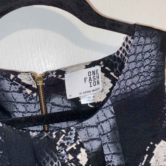 Vera Moda Patterned Tank! - Picture 2 of 4